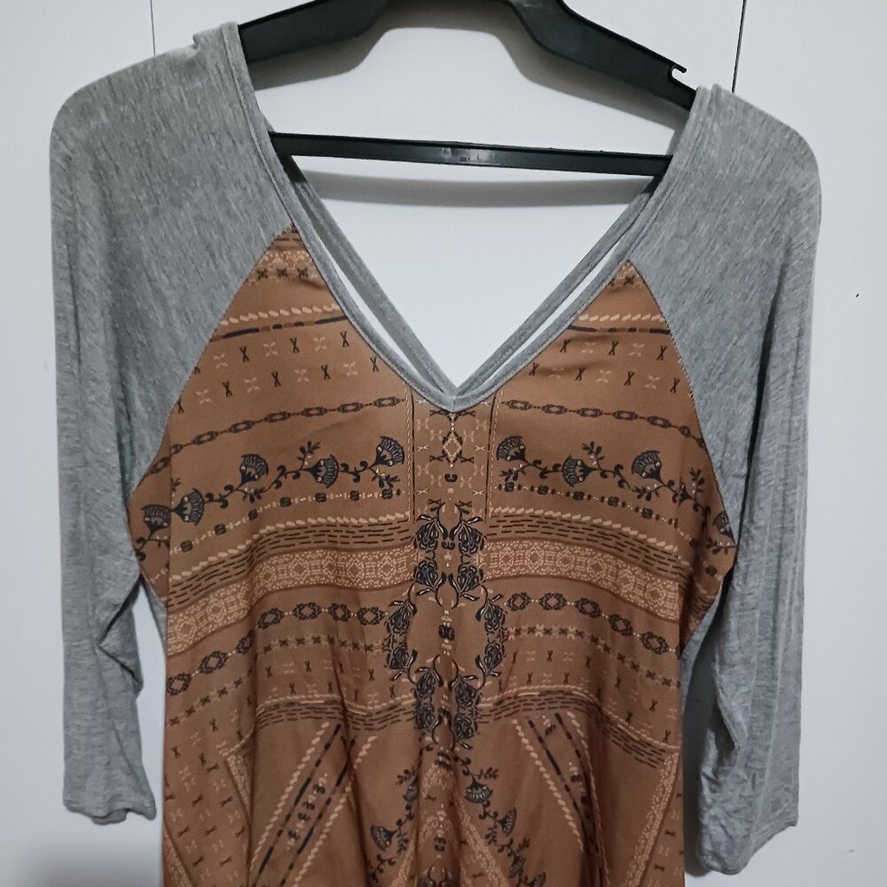 Maurices 3/4 Sleeve Top with Printed Front and Criss-Cross Back Women's Size S
